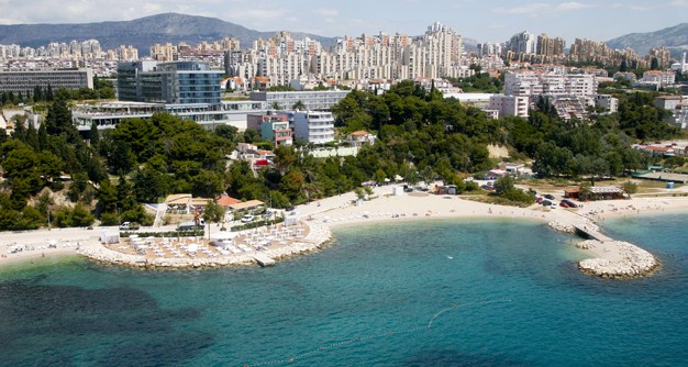 Uređenje plaže ispred hotela Radisson Blu Resort u Splitu 	